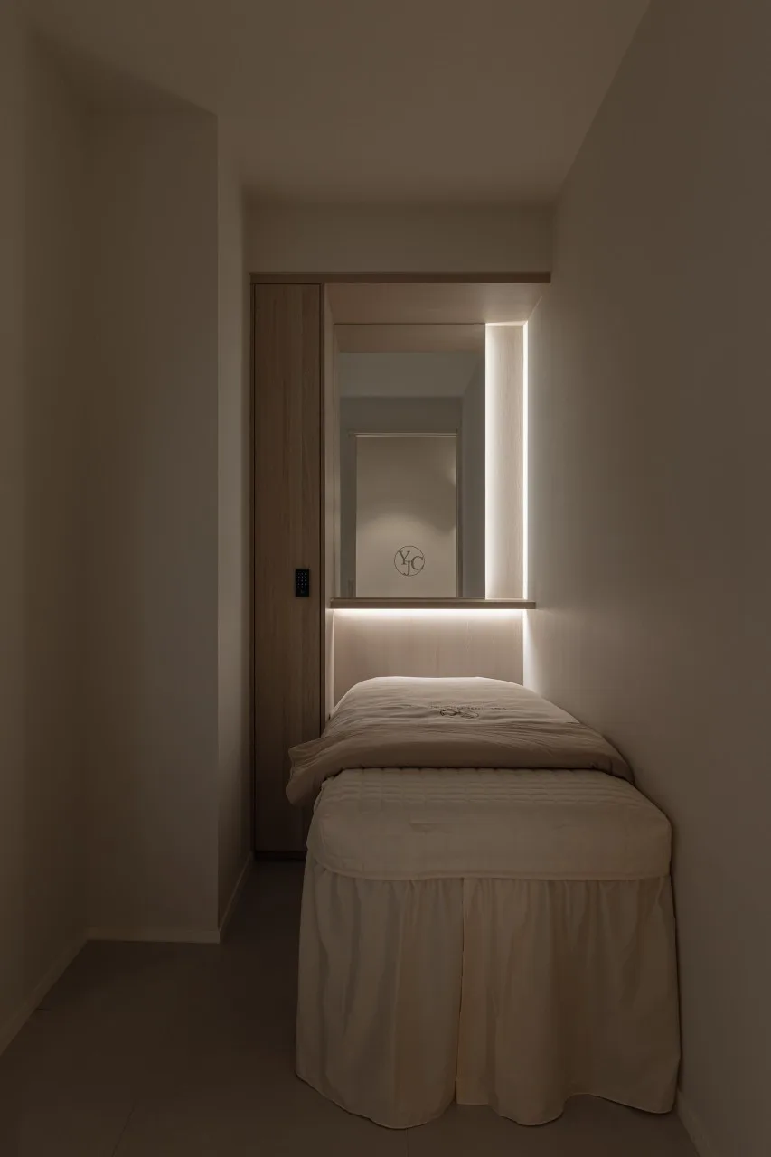 Treatment bed at YJ Central Clinic.